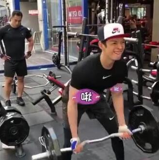 辰亦儒分享健身房v照片照片动态表情搞笑惊现图面部扭狰狞图表情屁股包斗图片