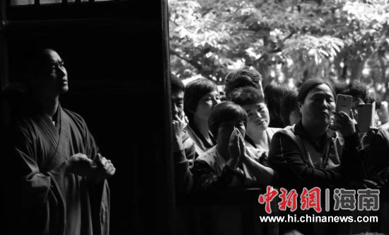 中国首位获荷赛组照金奖摄影家王瑶将在琼开作品展