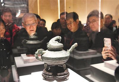 国博展出归国文物“虎鎣”