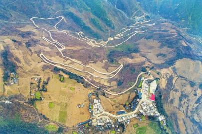 理塘县下泽通村人口_理塘县勒通古镇图片