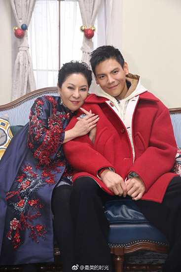 《最美的时光》向佐与郭碧婷甜蜜互动叫"老婆"