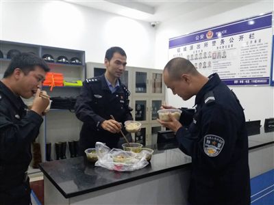 排不动的值班表：民警们争值班只好搞积分制