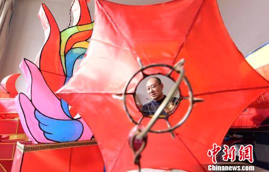 山西安泽脱贫摘帽:村民自制党旗花灯迎新春