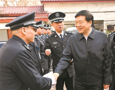 娄勤俭:以强烈的责任担当履行职责使命 确保人