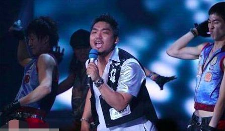 《流浪地球》制片和编剧是2007年快男