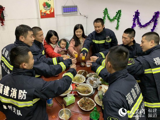 龍文消防救援大隊吃年夜飯