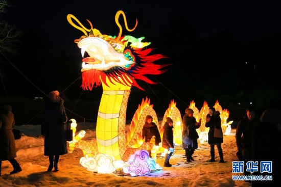 白俄罗斯首都明斯克举办自贡灯会