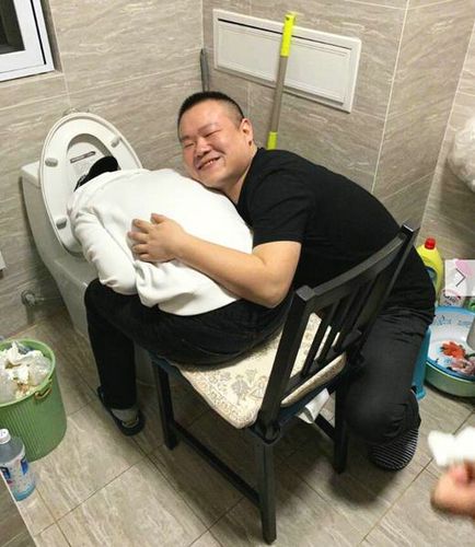 德云社聚会大家喝多了?岳云鹏郭麒麟等马桶边