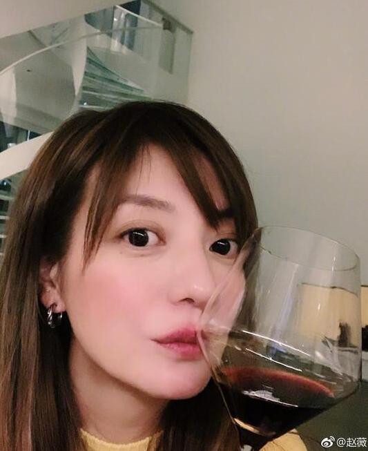 元宵节赵薇晒自拍重回颜值巅峰 碗中仅三个汤