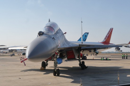 印度航展排场不小:美军派B52战略轰炸机低空