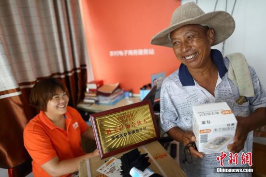 中国将发展农村电子商务 实施互联网+小农户