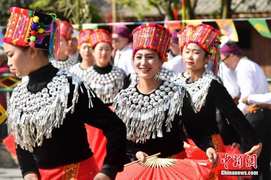 景颇族目瑙纵歌节昆明启幕游客感受景颇族文化