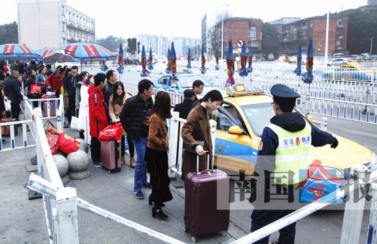 关注柳州出租车乱象 各方行动让打的不再闹心(图)