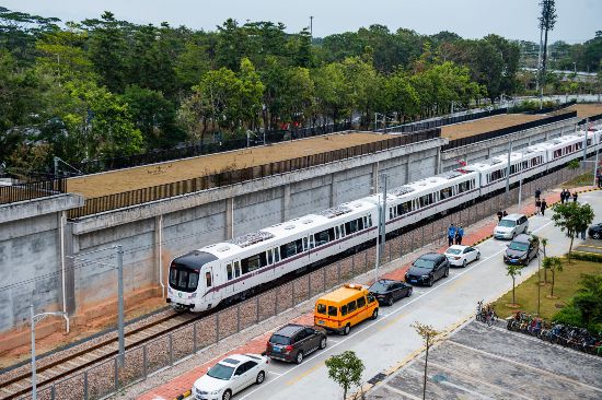 深圳地铁9号线西延线首列车抵深 今年底开通试运营