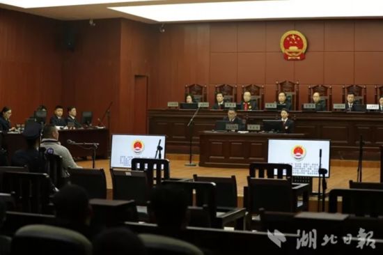 法采砂涉黑命案开庭 起底黑老大三兄弟暴力敛