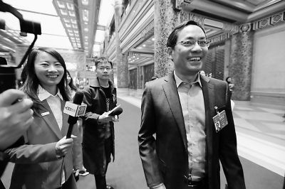 北京团55名代表上午报到