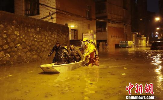 强降雨袭击湖南永州当地多方行动全力抗灾救灾