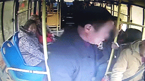 男子搶奪公交車方向盤險些致車輛墜河獲刑2年(圖)