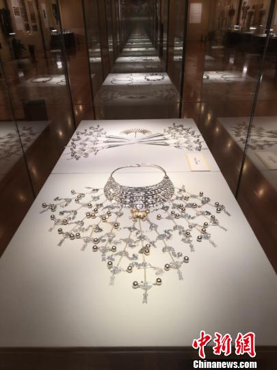 Cartier on sale tusan necklace