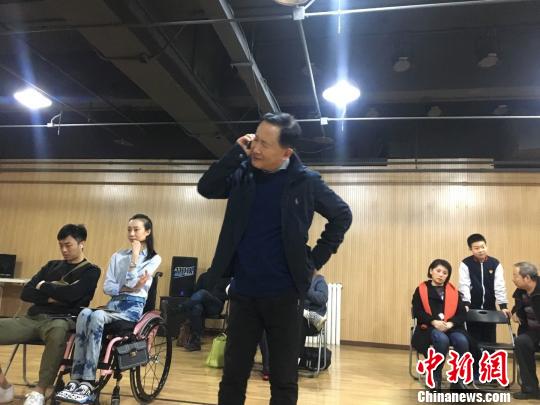 梁天加盟話劇《除夕》一架航班徐展人生百態