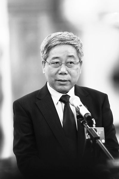 教育部部长陈宝生:即将出台文件规范线上培训