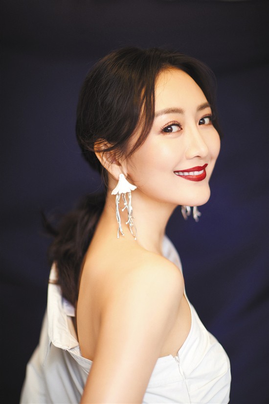 王鸥新剧撕掉“谍战美女”标签 走出“舒适区”