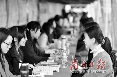 穗高校毕业生春季首场大型校招举行