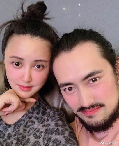 张歆艺袁弘晒自拍 面色红润同框满满都是爱