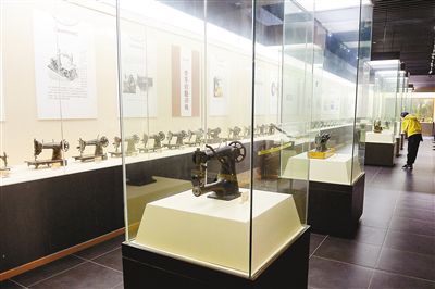 重庆巴渝民俗博物馆展出的各式缝纫机