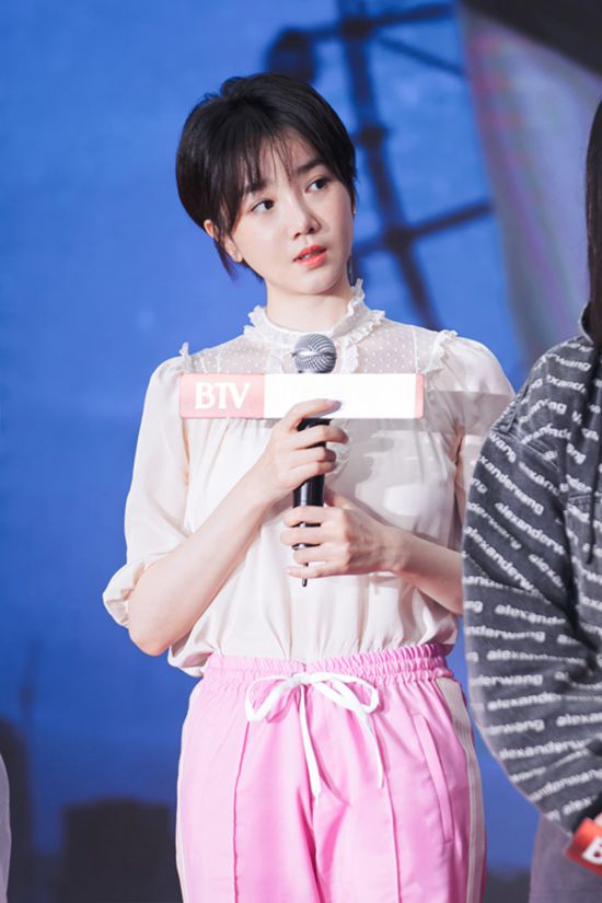 赵宝刚《青春斗》发布会 郑爽自扇巴掌诠释角