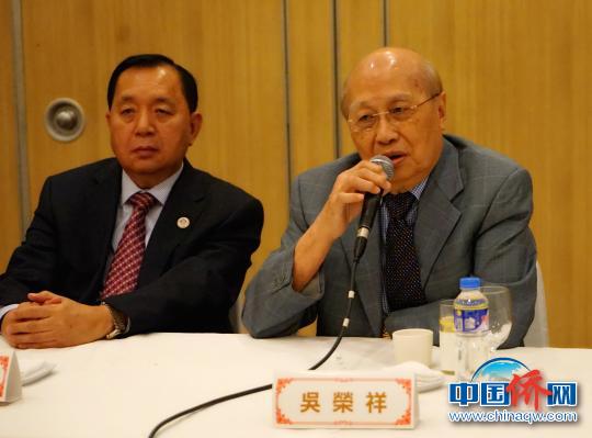 88歲的菲華善舉公所董事長吳榮祥，講述有146年歷史的菲律賓華僑善舉總會卻已有142年歷史。　關向東 攝