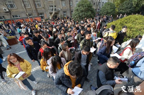 2019江苏省公务员笔试试题传递信号:公务人员