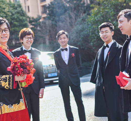 酒神婚礼花絮曝光 伴郎王思聪被当场撕腿毛