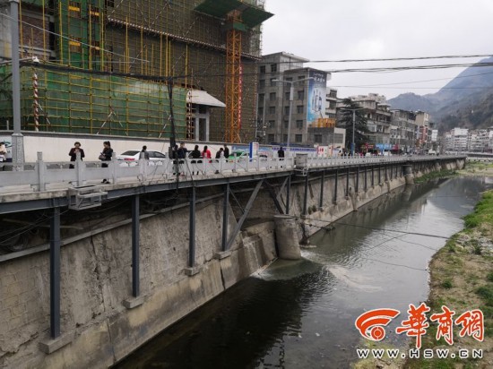 生活污水直排镇安县河河道 从环保到城管投诉