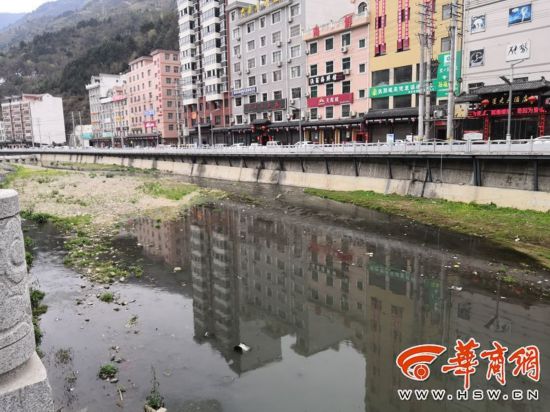 生活污水直排镇安县河河道 从环保到城管投诉