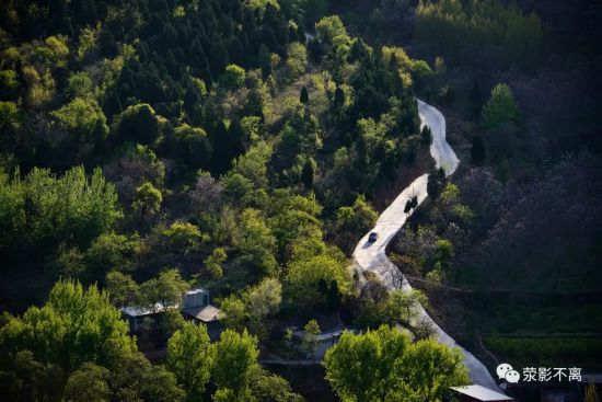 陇海路横贯东西,荥密路穿越南北,随著万山森林公园的不断建设完善,与
