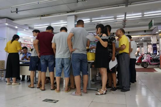 荥阳电动车上牌流程是啥?有必要连夜排号么?