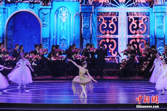 第九届北京国际电影节开幕迪丽热巴跳芭蕾美翻