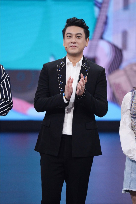 《王牌对王牌4》华晨宇秒变美作献唱《流星