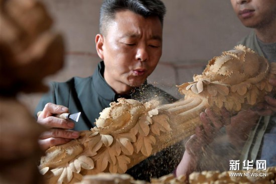 （经济）（8）江西上饶：“精雕细琢”助推木雕产业蓬勃发展