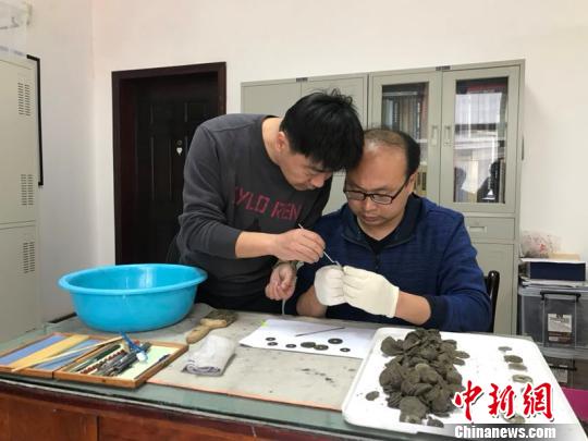湖北十堰出土42.9公斤古錢幣專家稱多是宋代銅錢