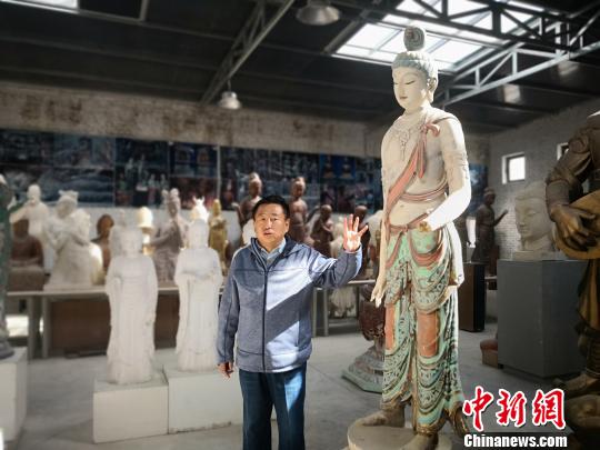 六旬雕塑师与飞天“共舞”40年：让千年彩塑“活着”