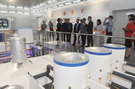 开馆当天，参观者在安徽创新馆参观