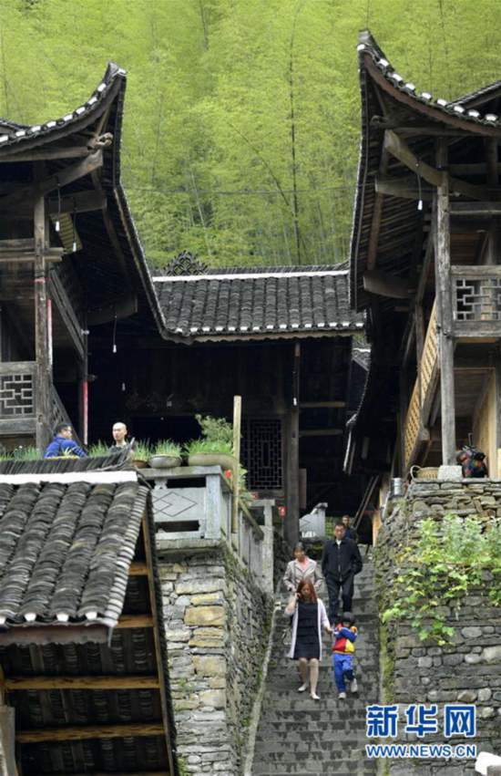 #（美丽中国）（9）没有围墙的博物馆——探访鄂西山区“大修”后的古吊脚楼群