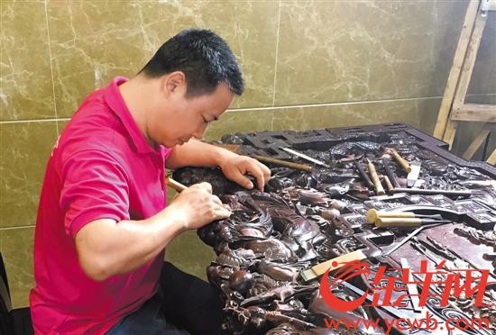 【中国梦 践行者】从普通学徒到五一劳动奖章获得者 他用雕刻刀刻