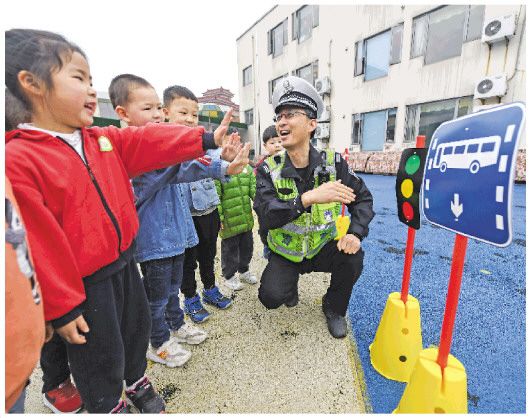 浙江：交通安全从小做起