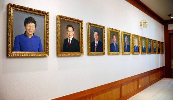 青瓦台展出的历任总统肖像(韩国《国民日报》)