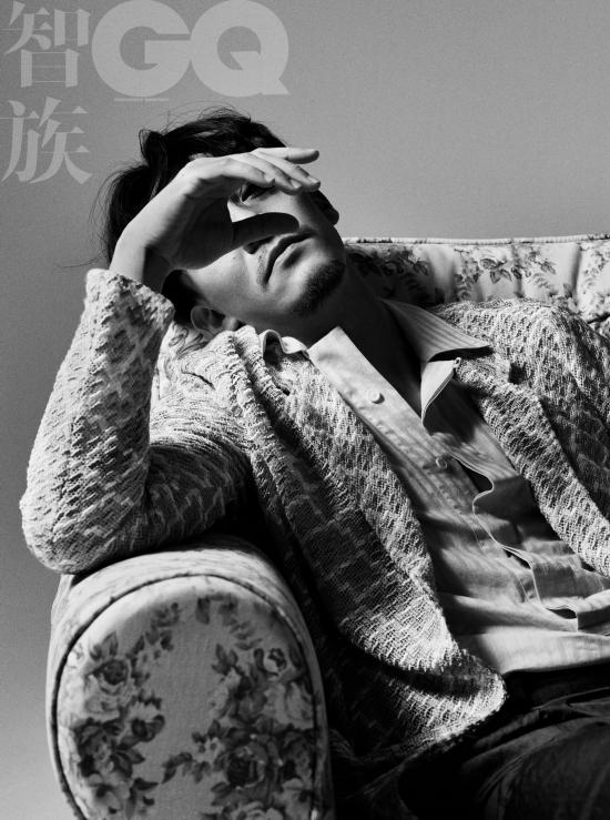 张震黑白质感大片 新片《雪暴》热映五一档