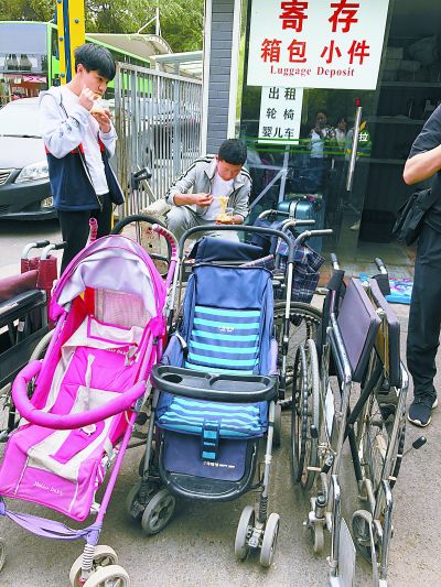 热门景区带火轮椅出租生意