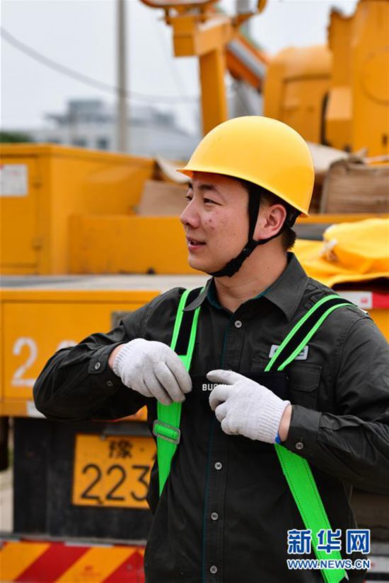 退伍军人郝涛:为市民送去光明